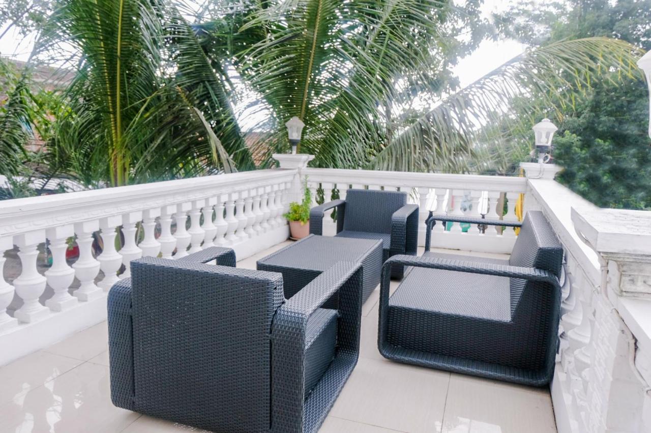 Oyo 696 Hasanah Guest House Syariah De Saphire Malang Exterior photo